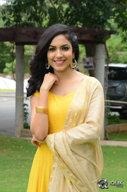 Ritu-Varma-At-Pelli-Chupulu-Movie-Abhinandhana-Sabha